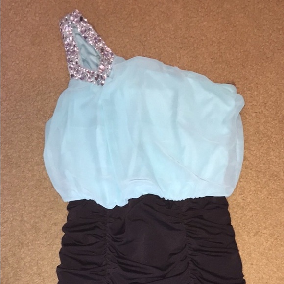 Beautiful one strap dress - Picture 2 of 3